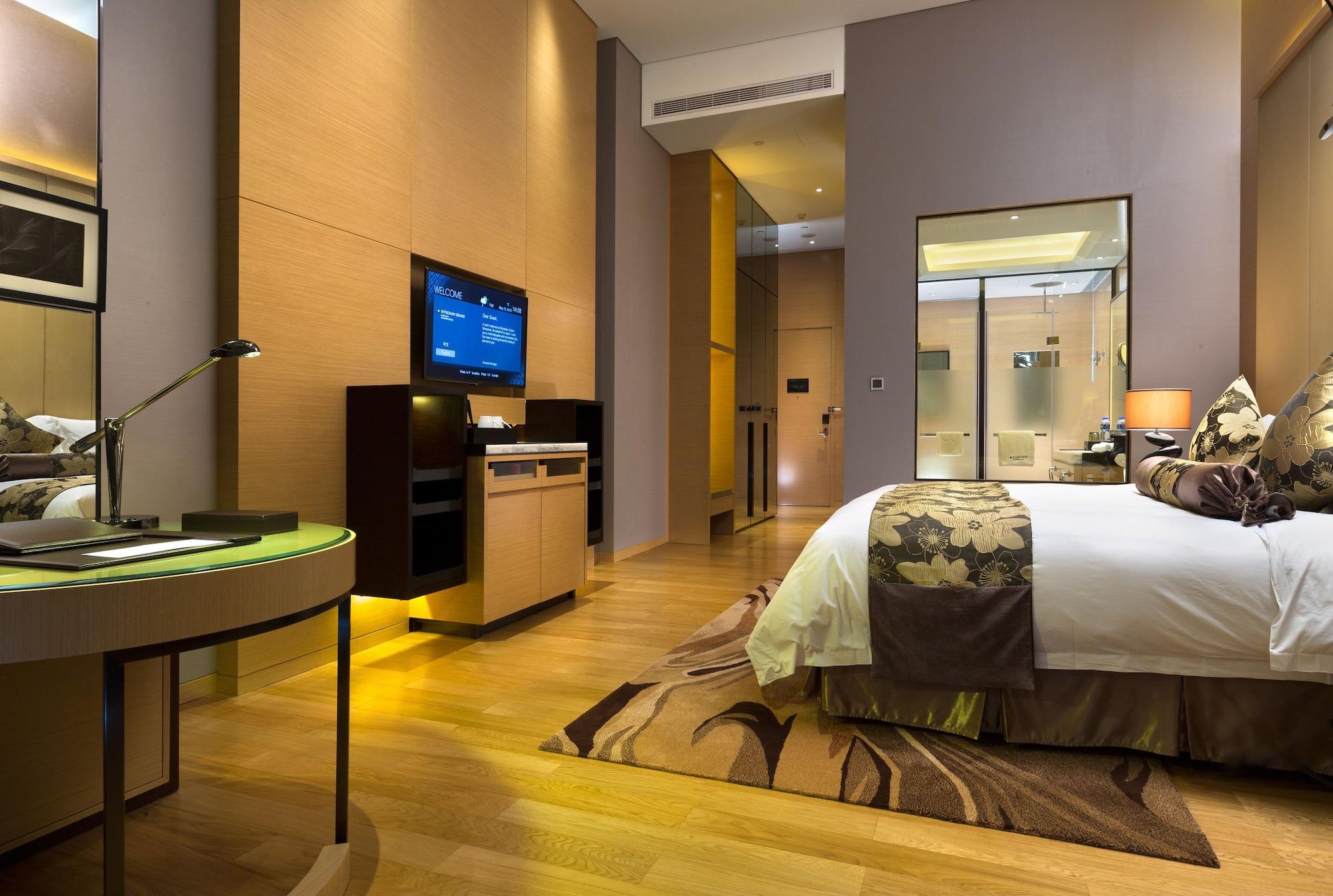 Hotel Futian Wyndham Grand 5*